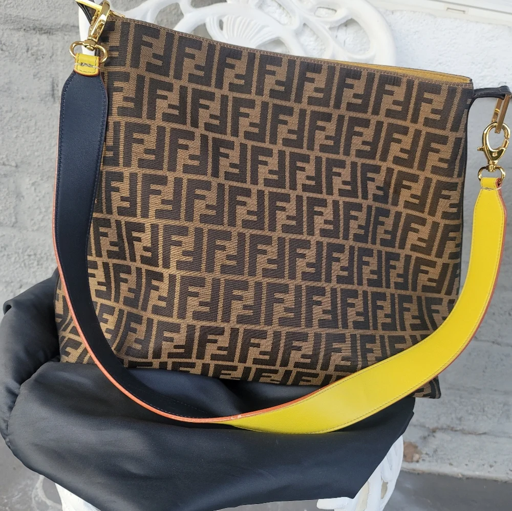 Fendi Logo Bag - Picture 9 of 16